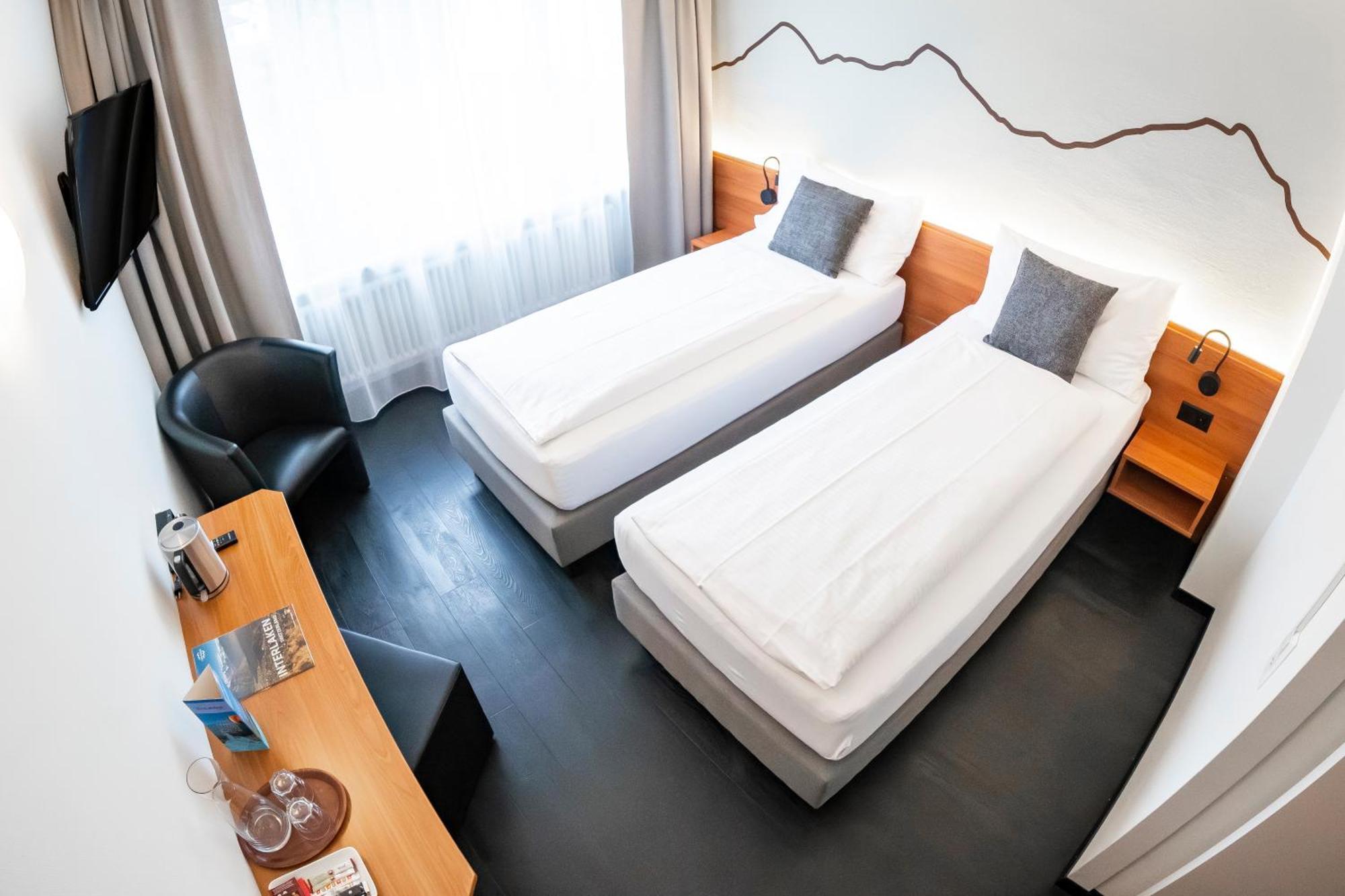 Hotel Merkur - West Station