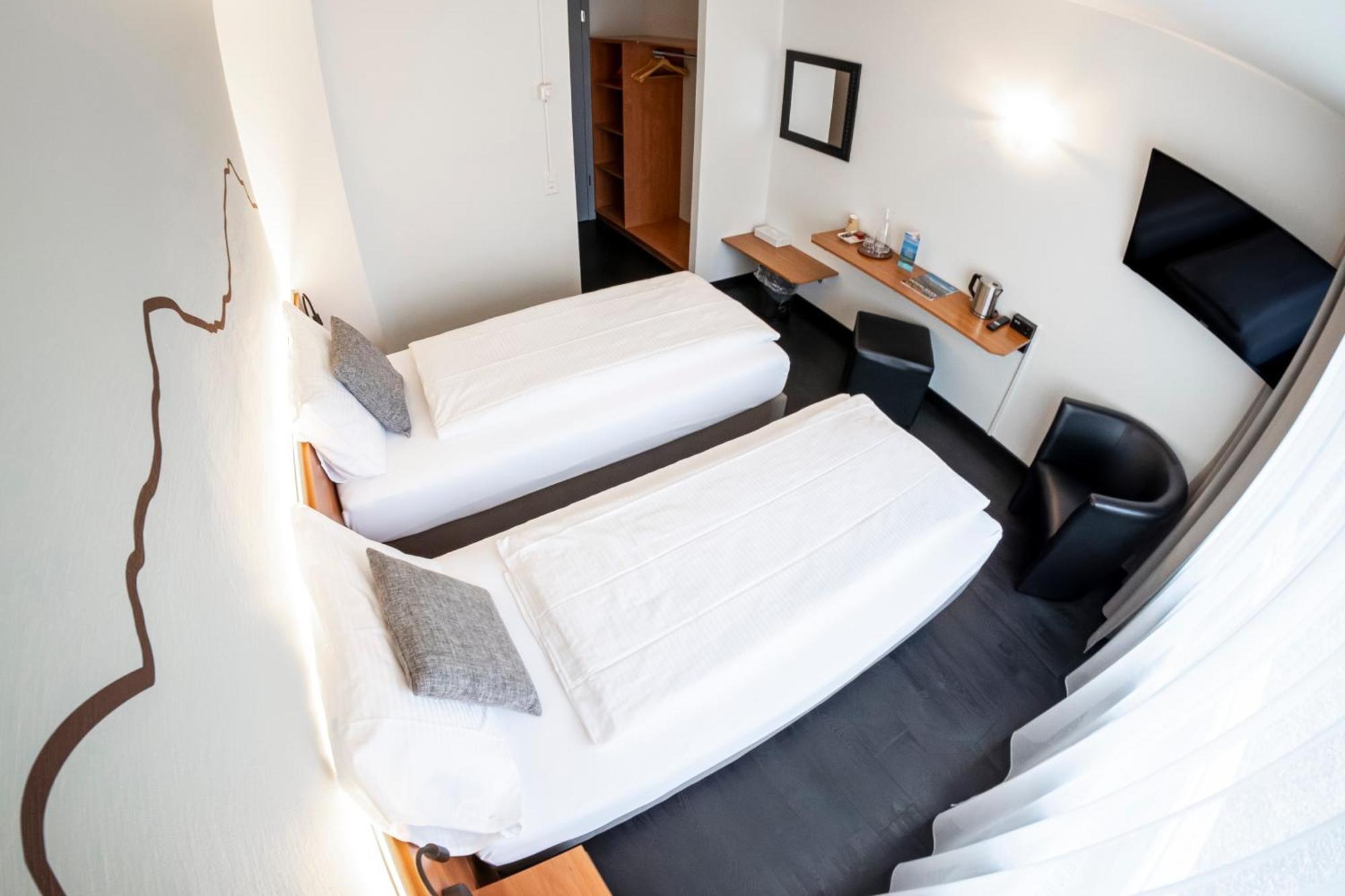 Merkur - West Station Hotel 3*