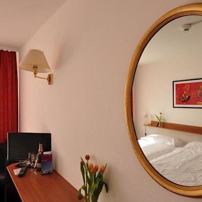 Hotel Merkur - West Station Interlaken