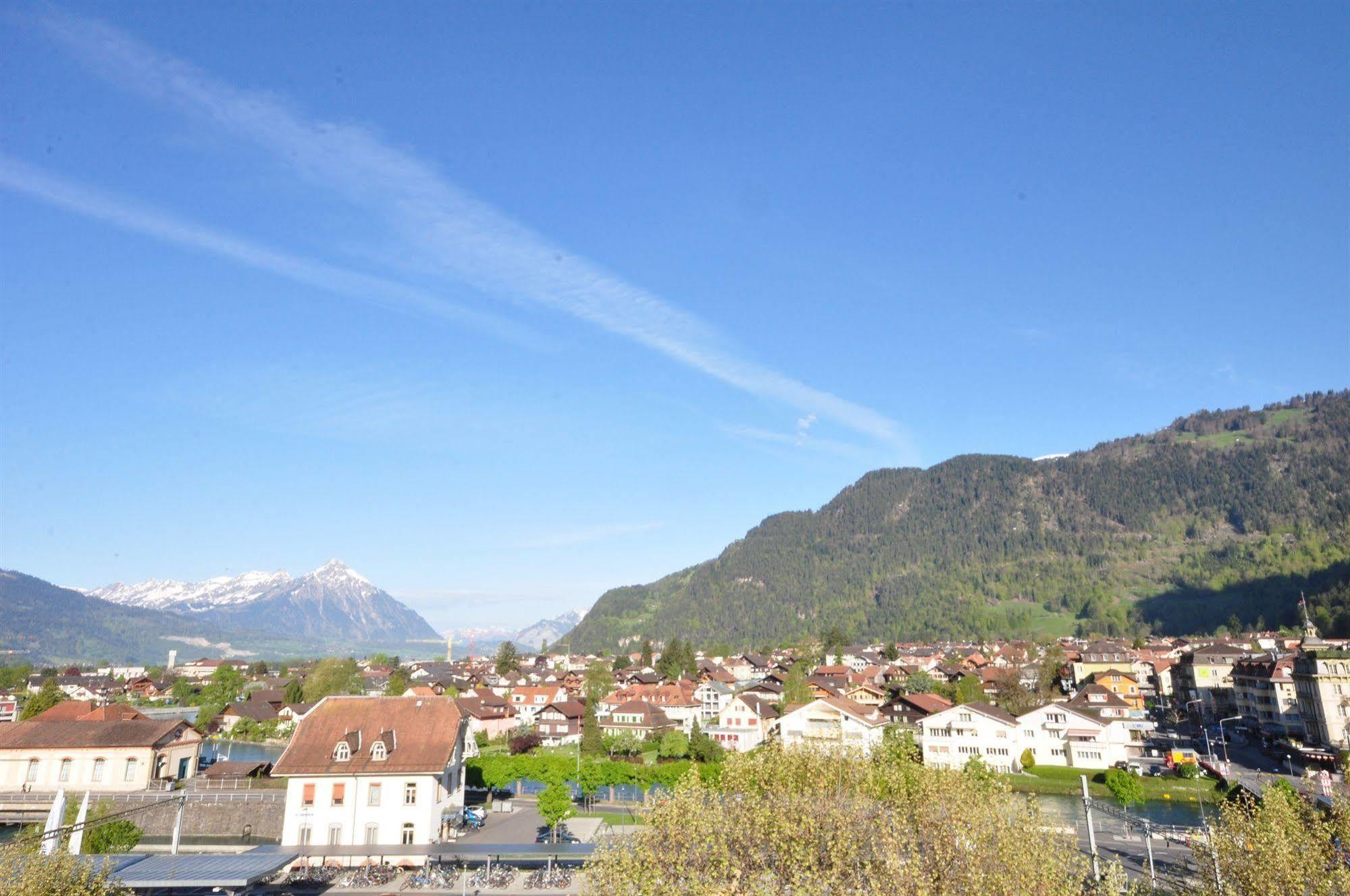 Hotel Merkur - West Station Interlaken