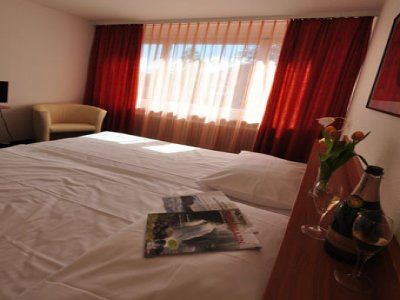 Merkur - West Station Hotel